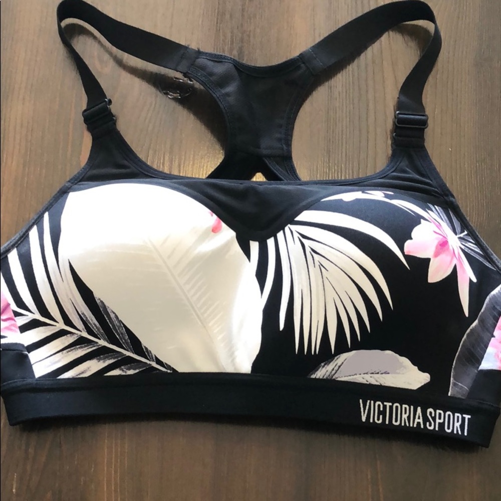 Victoria Sport, sports bra.